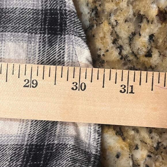 Big Dogs Men Large Flannel Long Sleeve Button Up Black Plaid Big Dog Logo Patch - Picture 4 of 6